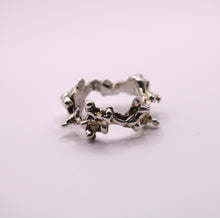 Load image into Gallery viewer, ๐๐ฉ๐ฆ ๐๐ฐ๐ฎ๐ง๐ฐ๐ณ๐ต ๐ฐ๐ง ๐๐ฏ ๐๐ต๐ฐ๐ฎ ๐๐ช๐ฏ๐จ