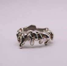 Load image into Gallery viewer, ๐๐ฉ๐ฆ ๐๐ฆ๐ข๐ฌ๐ช๐ฏ๐จ ๐๐ช๐ญ๐ท๐ฆ๐ณ ๐๐ช๐ฏ๐จ