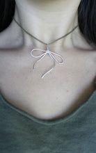 Load image into Gallery viewer, ๐๐ฉ๐ฆ ๐๐ณ๐ถ๐ฆ ๐๐ฐ๐ธ