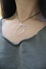 Load image into Gallery viewer, ๐๐ฉ๐ฆ ๐๐ณ๐ถ๐ฆ ๐๐ฐ๐ธ