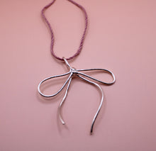 Load image into Gallery viewer, ๐๐ฉ๐ฆ ๐๐ณ๐ถ๐ฆ ๐๐ฐ๐ธ